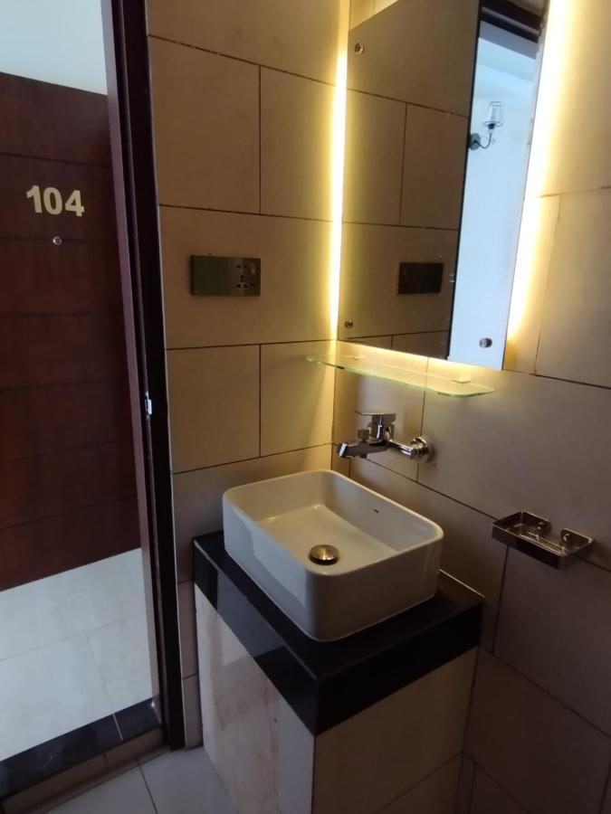 White Park Hotel & Suites Τσιταγκόνγκ Εξωτερικό φωτογραφία