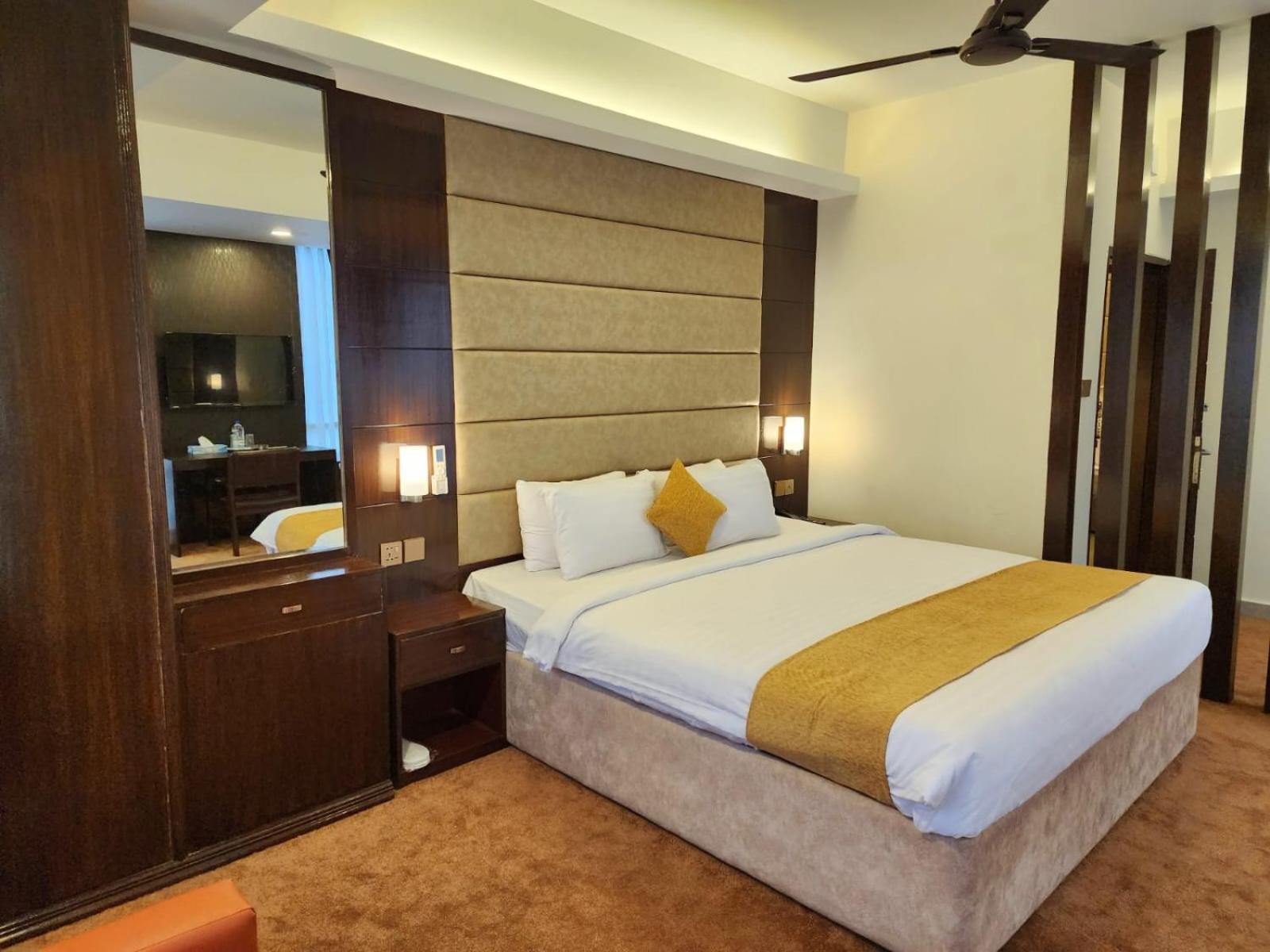 White Park Hotel & Suites Τσιταγκόνγκ Εξωτερικό φωτογραφία