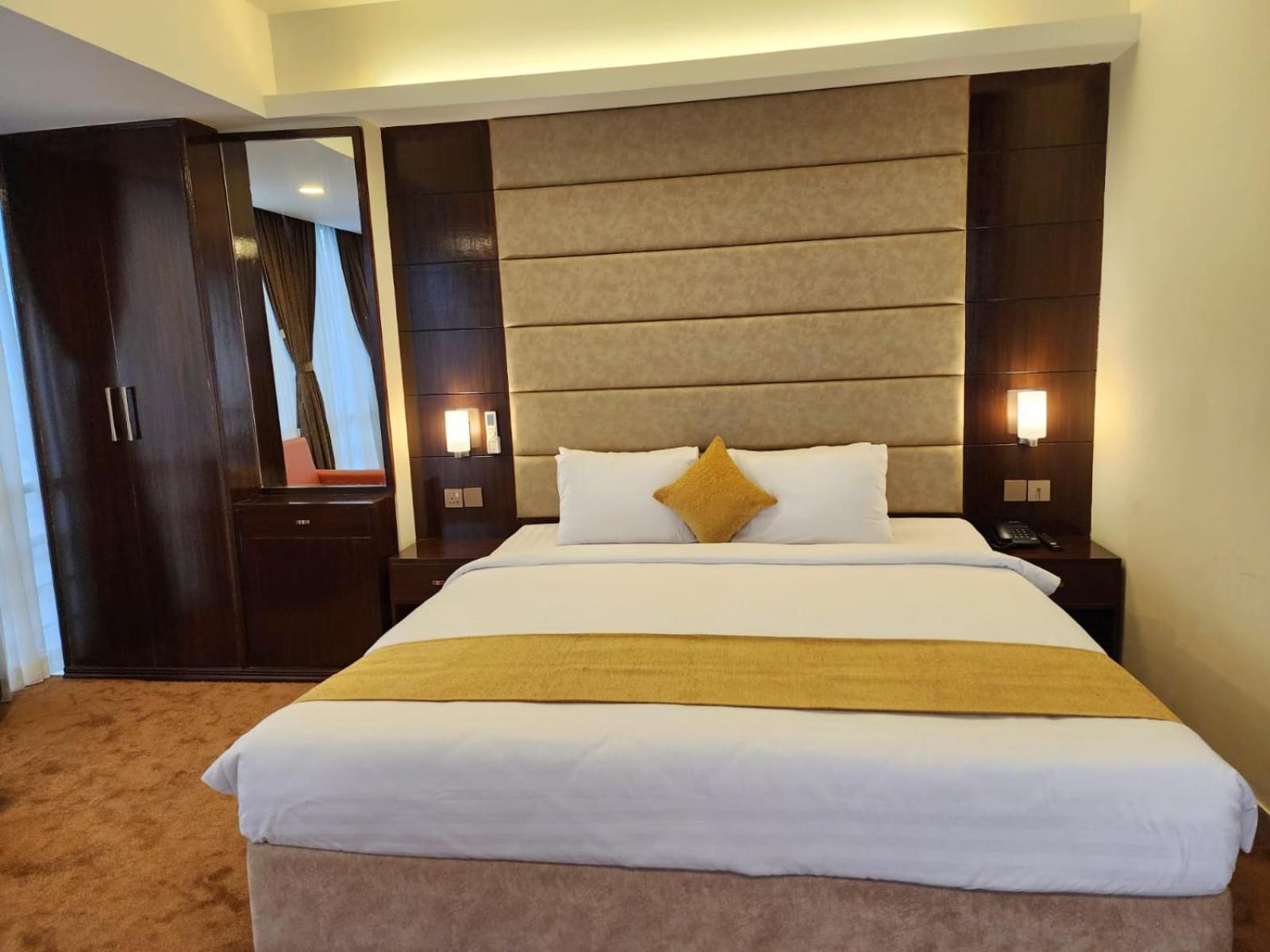 White Park Hotel & Suites Τσιταγκόνγκ Εξωτερικό φωτογραφία
