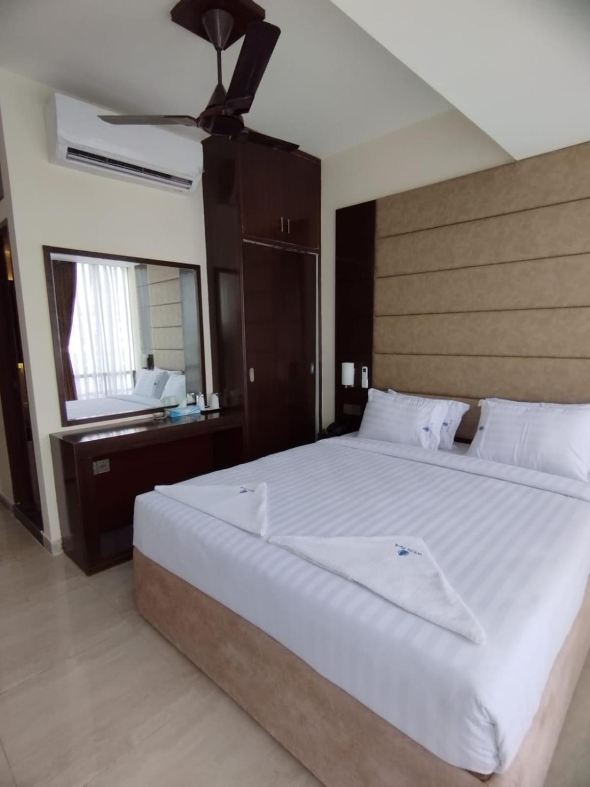 White Park Hotel & Suites Τσιταγκόνγκ Εξωτερικό φωτογραφία