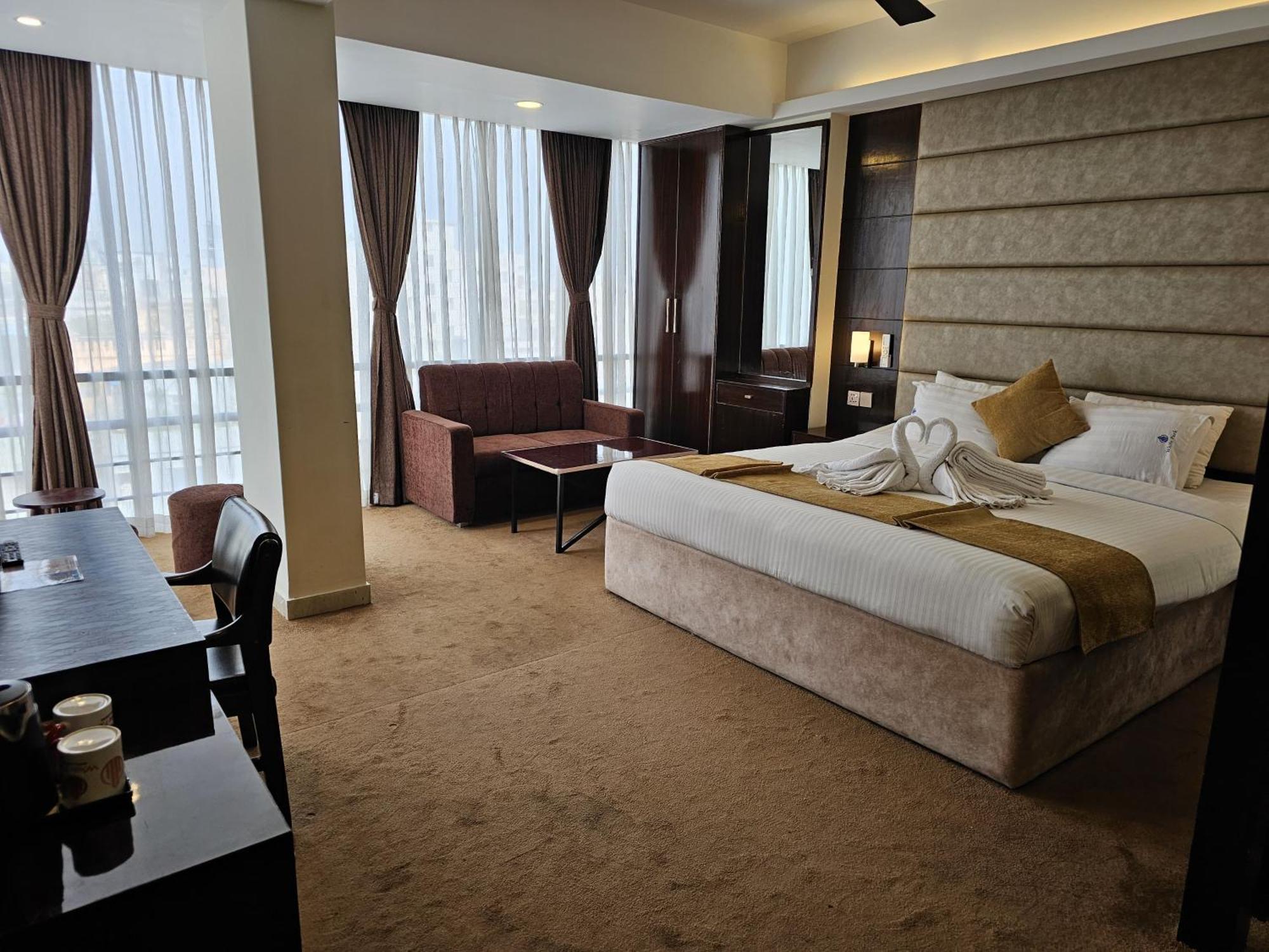White Park Hotel & Suites Τσιταγκόνγκ Εξωτερικό φωτογραφία