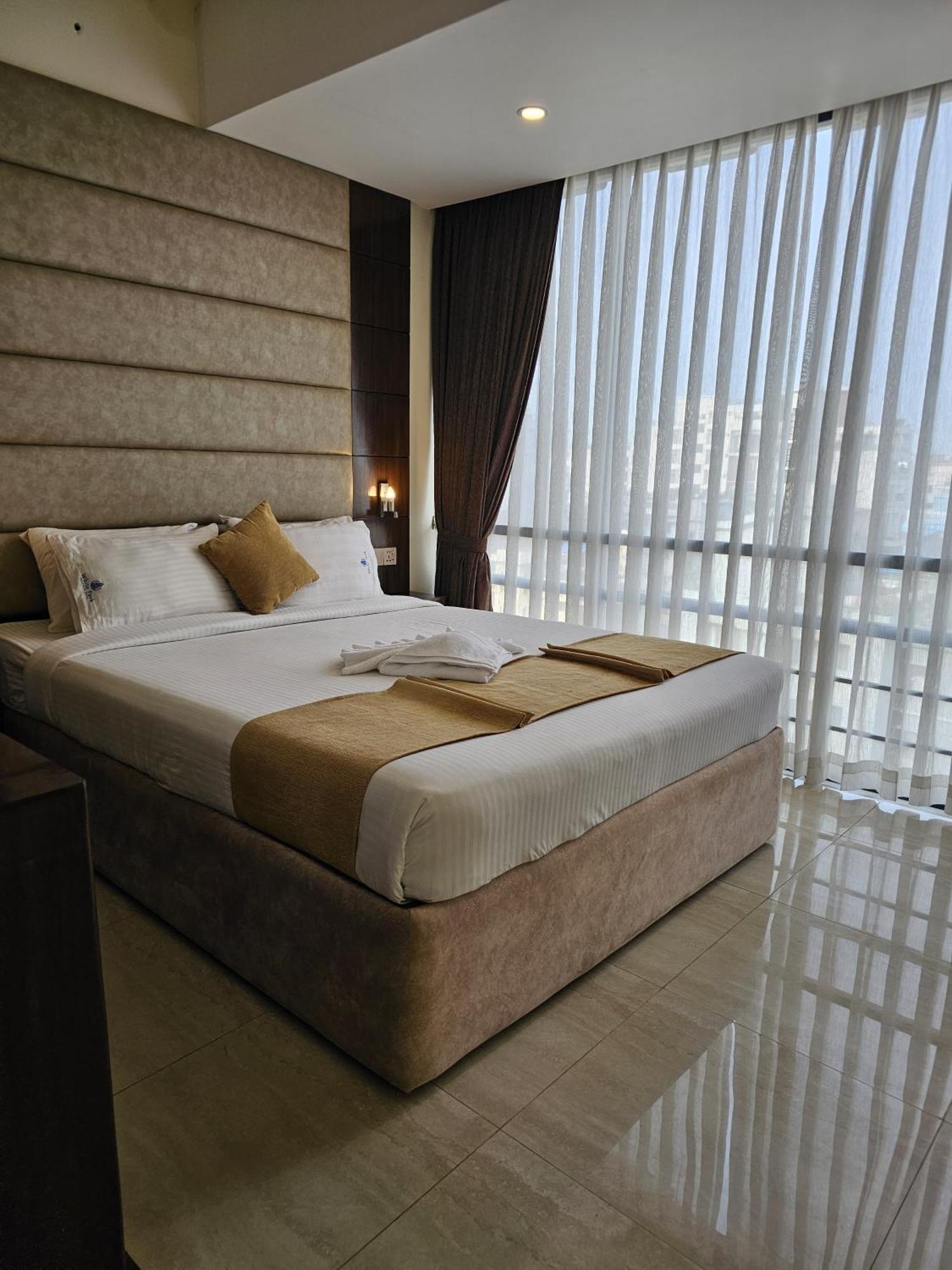 White Park Hotel & Suites Τσιταγκόνγκ Εξωτερικό φωτογραφία
