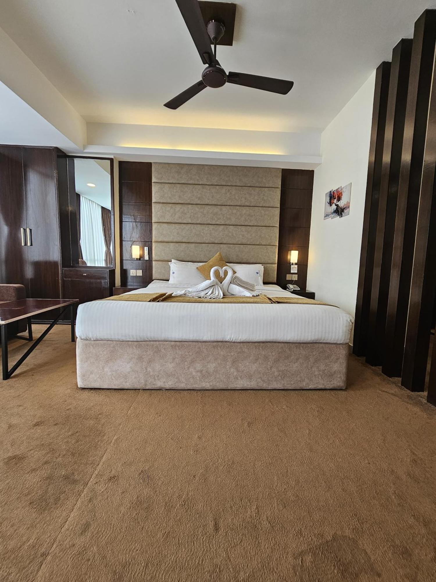 White Park Hotel & Suites Τσιταγκόνγκ Εξωτερικό φωτογραφία