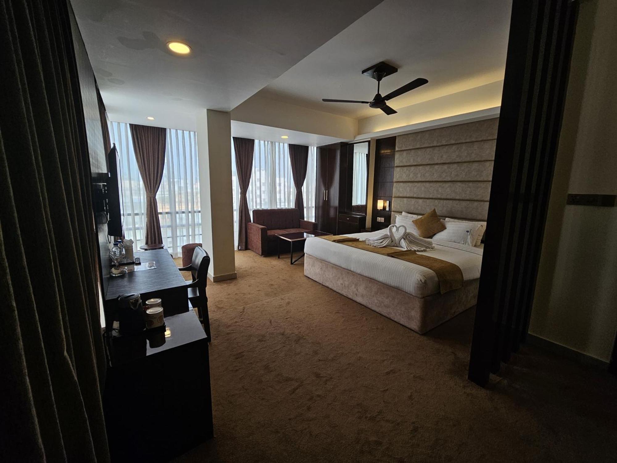 White Park Hotel & Suites Τσιταγκόνγκ Εξωτερικό φωτογραφία