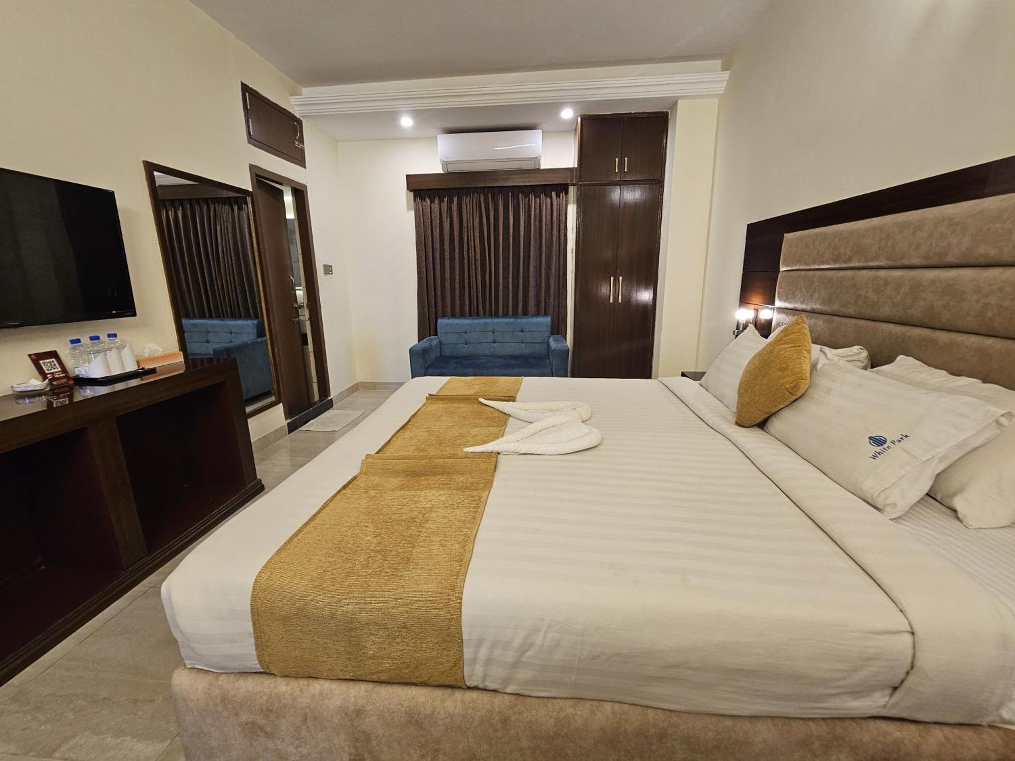 White Park Hotel & Suites Τσιταγκόνγκ Εξωτερικό φωτογραφία