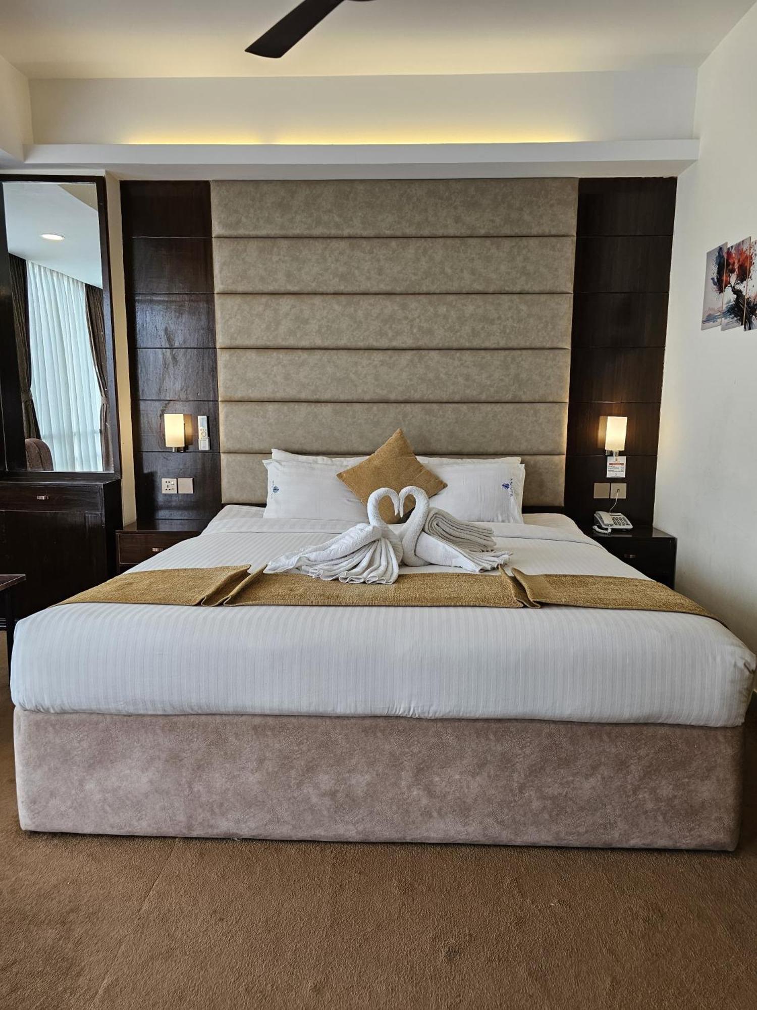 White Park Hotel & Suites Τσιταγκόνγκ Εξωτερικό φωτογραφία